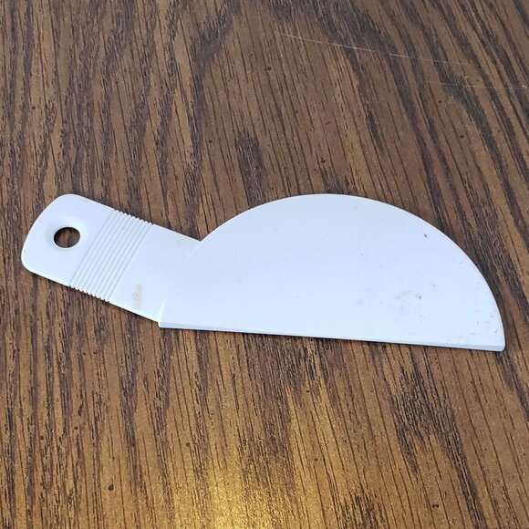 Fox Run Small Plastic Dry Ingredient Measuring Scrapper Leveler - Picture 2 of 2